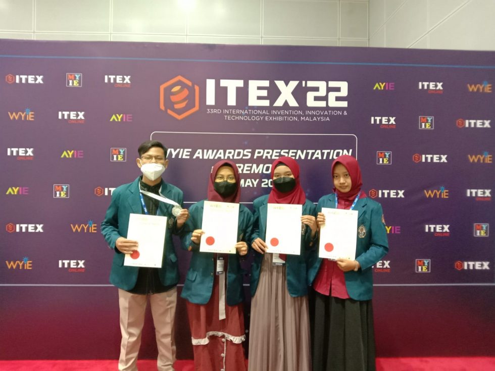 Selamat untuk Zullaekah dkk atas Capaiannya Mendapatkan Silver Medal pada Ajang World Young Investors Exhibition (WYIE) 2022